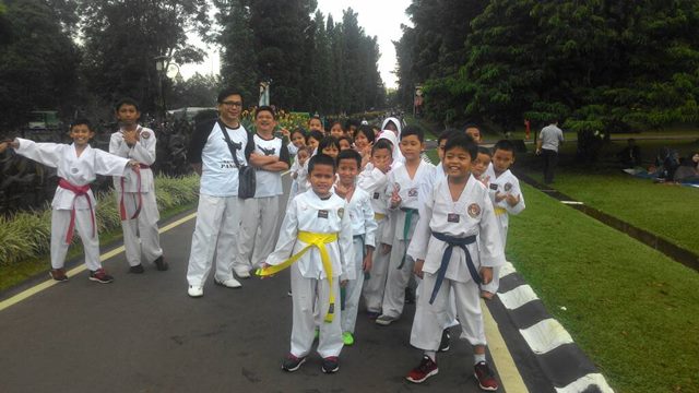 Taekwondo Unit SDN Pengadilan Bogor Berlatih Di Kebun Raya Bogor