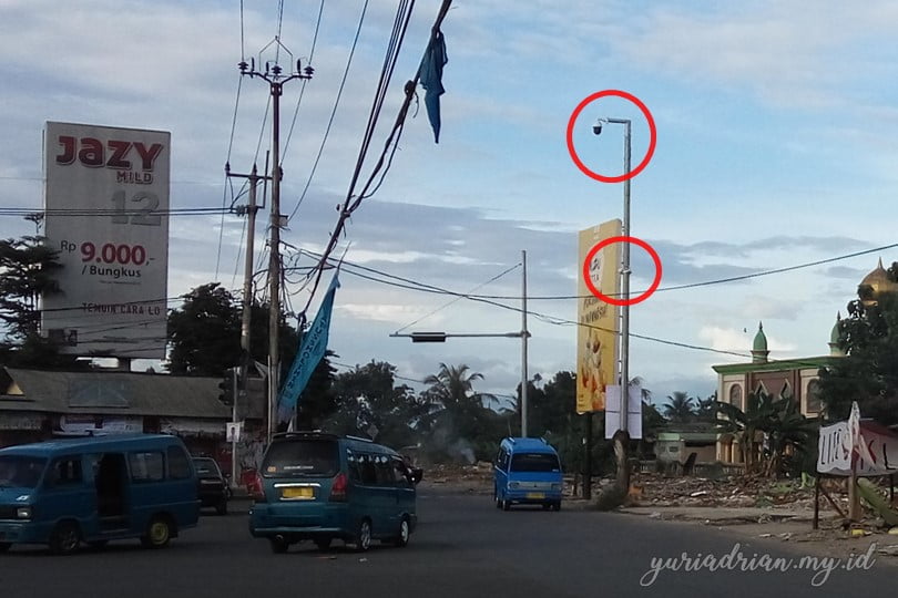 Kamera pengawas yang dilengkapi pengeras suara di persimpangan Bambu Kuning, Bojonggede, Kabupaten Bogor