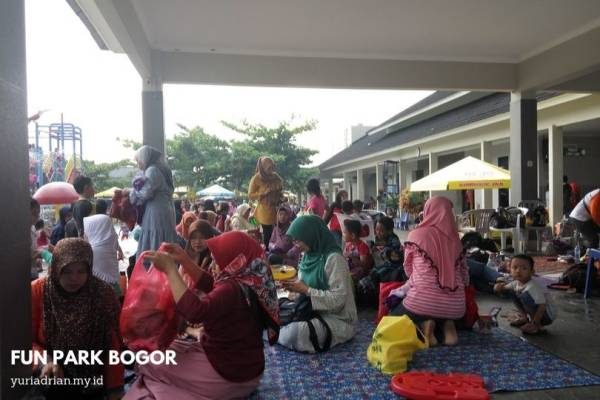 Tempat tunggu di Fun Park Bogor
