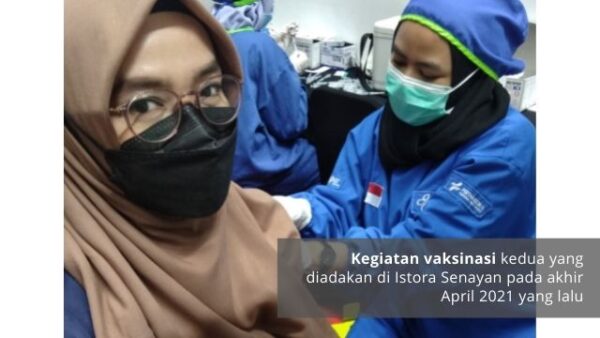 Wulan Mua ikut dalam kegiatan vaksinasi COVID-19 di Istora Senayan, April 2021